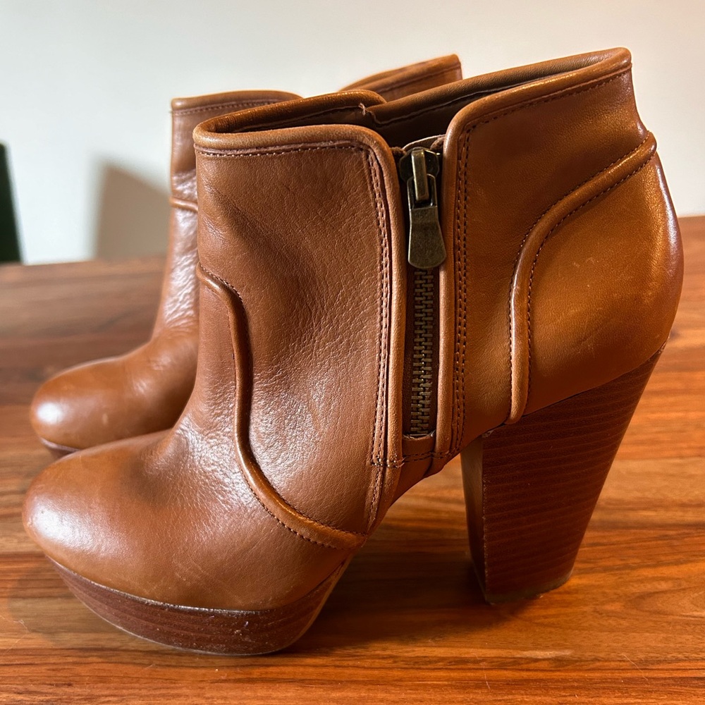 Gianni Bini booties